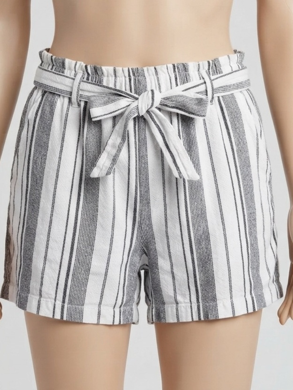 April Kiss Black & White Striped Tie-Waist Shorts Women’s XL